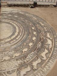 Anuradhapura -
            pierre de lune
