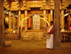 Kandy -
puja du soir
