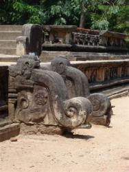 Polonnaruwa - vestiaires bains royaux